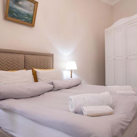 Old Town-Booking Apartment Tbilisi Esterno foto