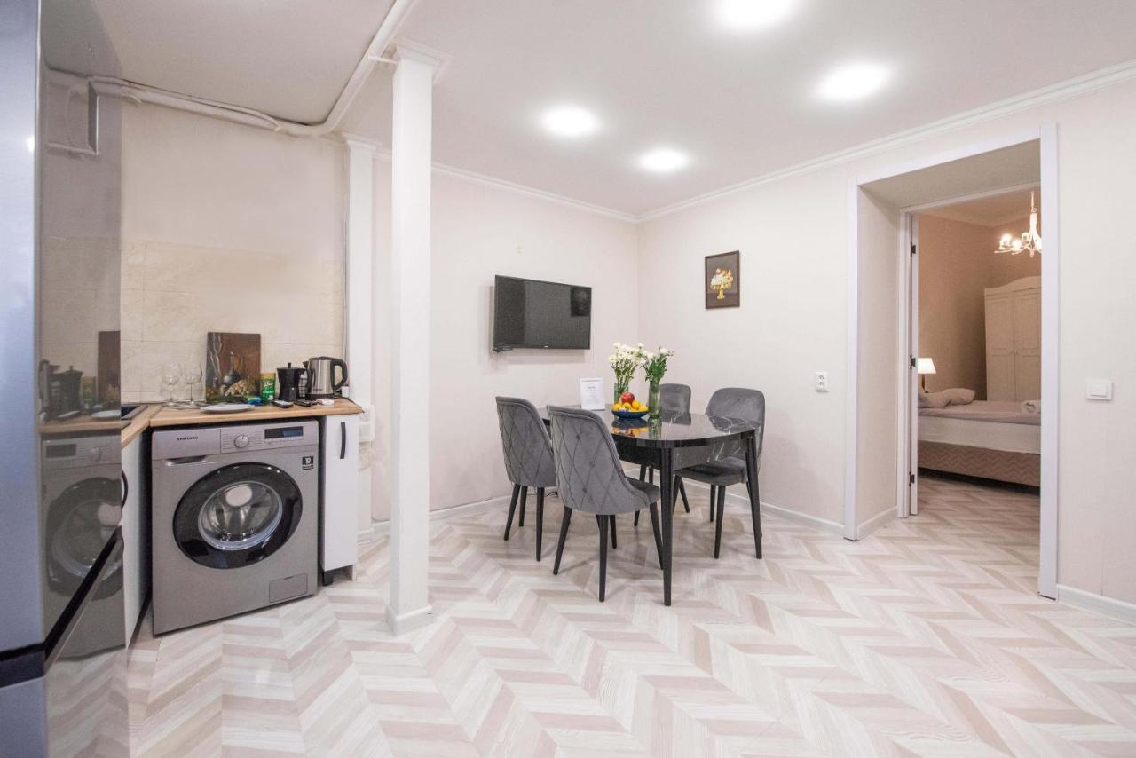Old Town-Booking Apartment Tbilisi Esterno foto