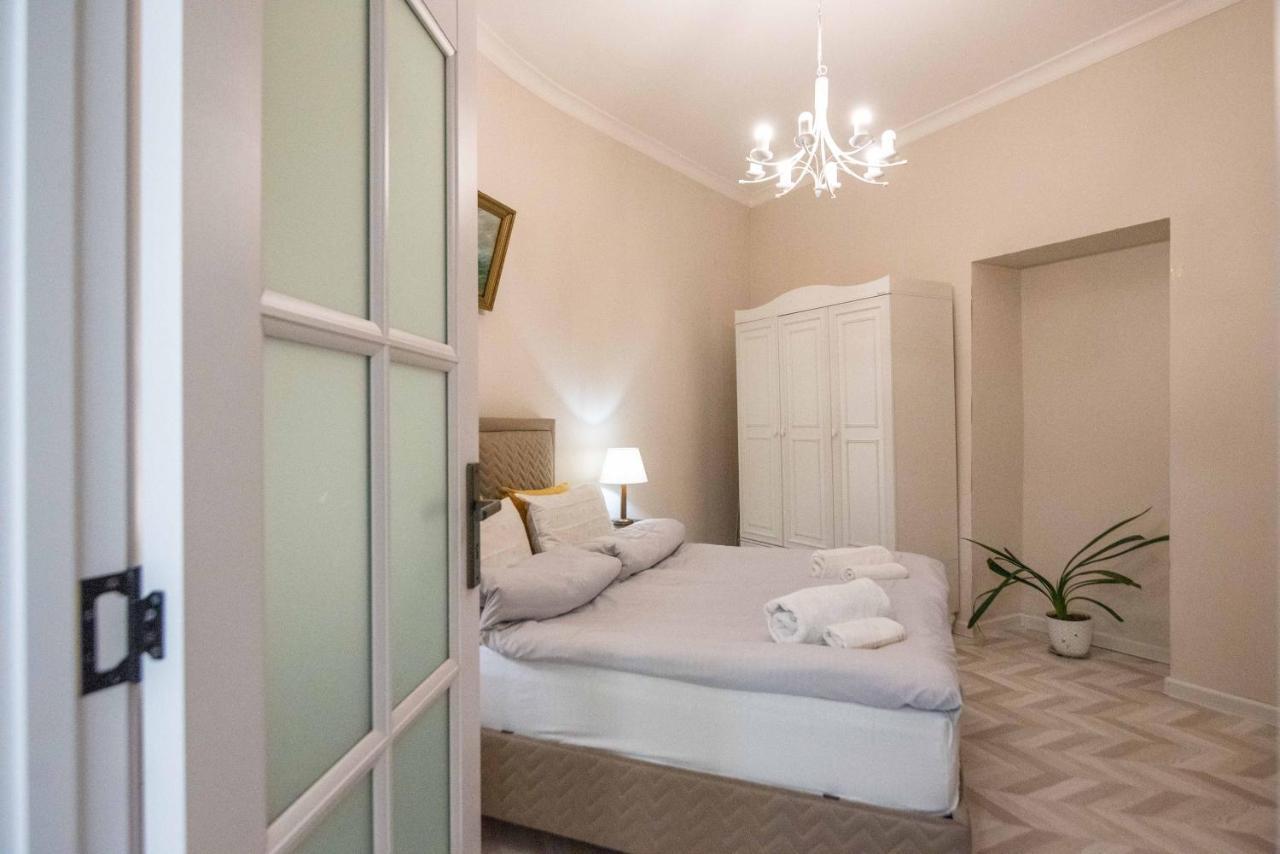 Old Town-Booking Apartment Tbilisi Esterno foto